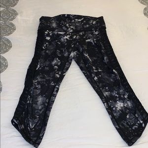 VGUC Lululemon high rise crops